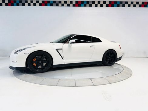 Used 2014 Nissan GT-R Black Edition AWD/4WD image 6