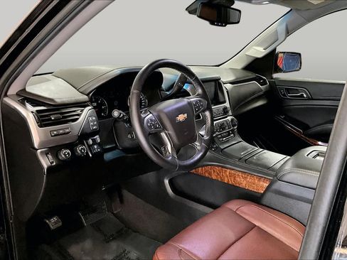 Used 2019 Chevrolet Tahoe Premier w/ Premier Plus Edition AWD/4WD image 18