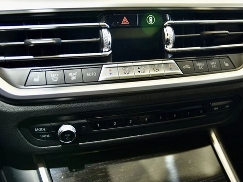 Used 2019 BMW 330i xDrive Sedan w/ Convenience Package image 14