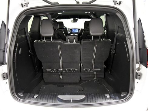 Used 2025 Chrysler Pacifica Select FWD image 6