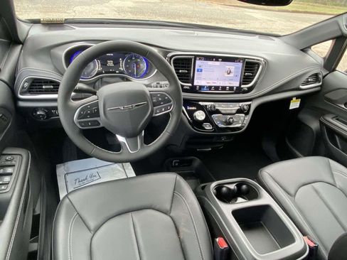 New 2026 Chrysler Pacifica Select image 10