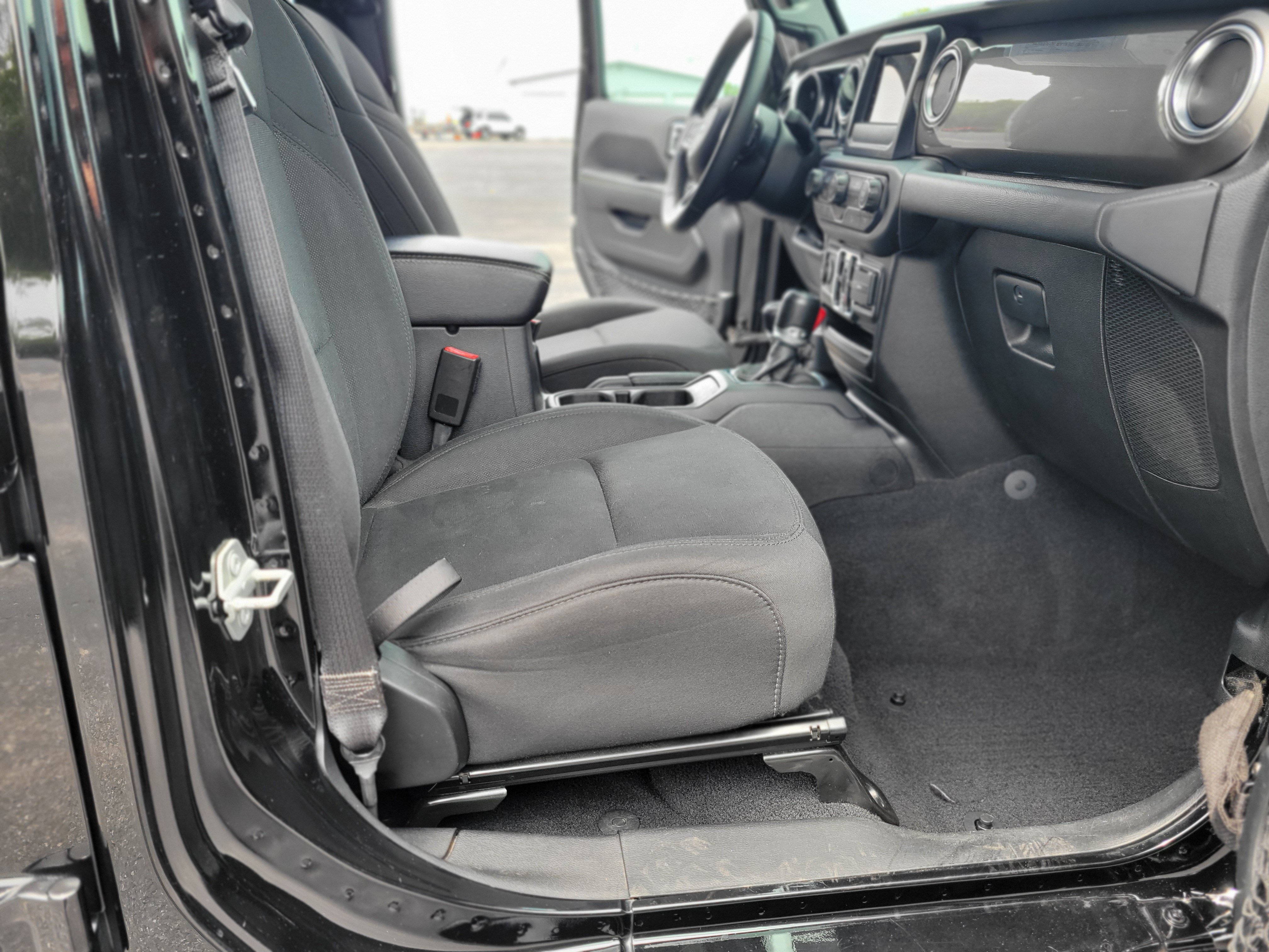 Used 2020 Jeep Wrangler Unlimited Sahara AWD/4WD image 26