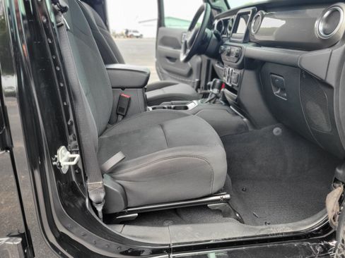 Used 2020 Jeep Wrangler Unlimited Sahara AWD/4WD image 26