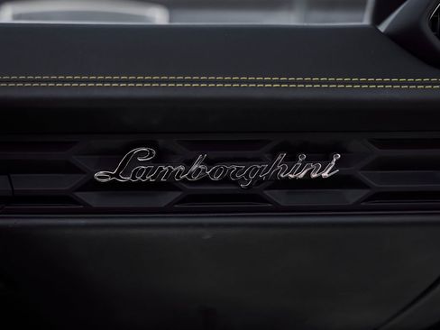 Used 2023 Lamborghini Huracan EVO RWD image 37