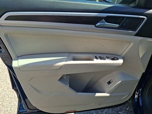 Used 2023 Volkswagen Atlas SE w/ Panoramic Sunroof Package AWD/4WD image 13