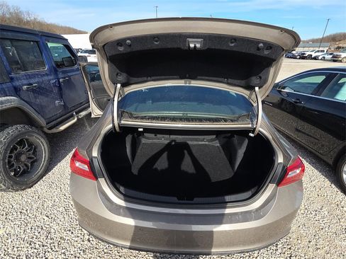 Used 2025 Chevrolet Malibu LT image 14