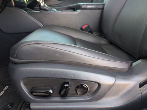 Certified 2024 Lexus ES 350 w/ Premium Package image 7