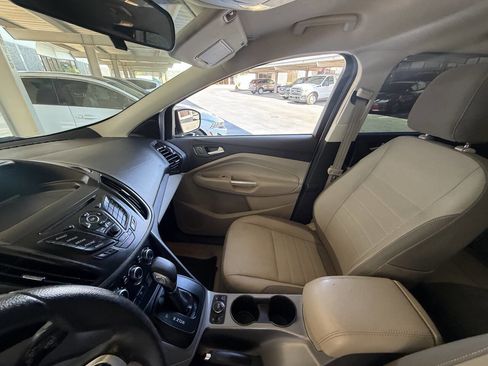 Used 2016 Ford Escape SE w/ SE Cold Weather Package AWD/4WD image 10