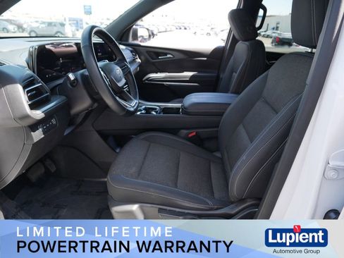 Used 2024 Chevrolet Traverse LS AWD/4WD image 15