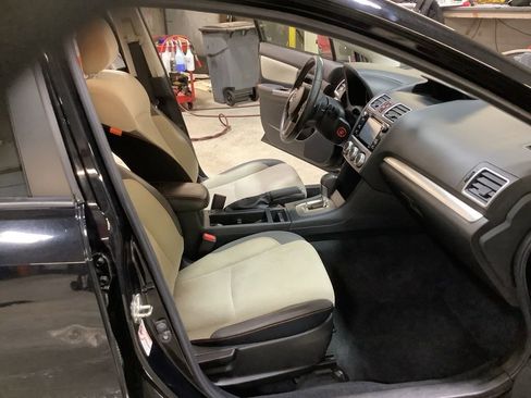 Used 2017 Subaru Crosstrek 2.0i Premium image 19