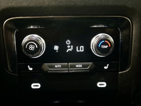 Used 2024 GMC Yukon Denali AWD/4WD image 18