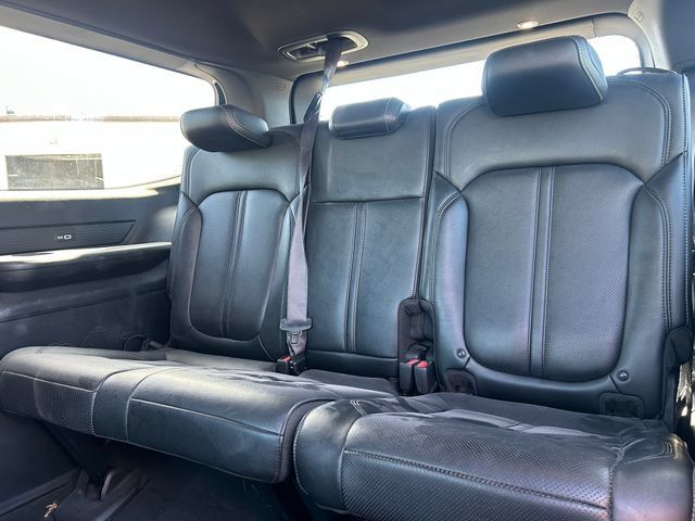 Used 2024 Jeep Wagoneer Series II AWD/4WD image 30