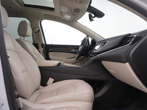 Used 2023 Buick Enclave Avenir image 10