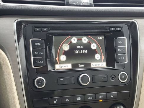 Used 2014 Volkswagen Passat 1.8T SE image 19