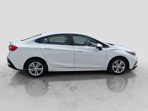 Used 2017 Chevrolet Cruze LT w/ Convenience Package FWD image 9