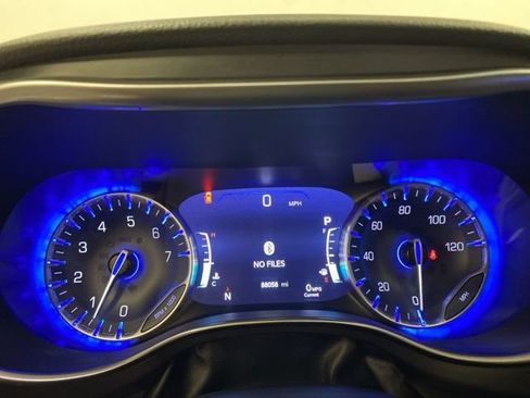 Used 2020 Chrysler Pacifica Limited FWD image 9