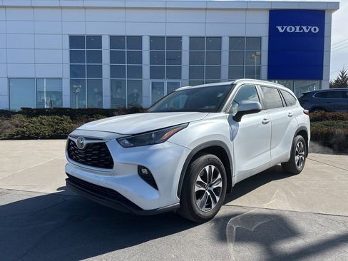 Used 2023 Toyota Highlander XLE image 17