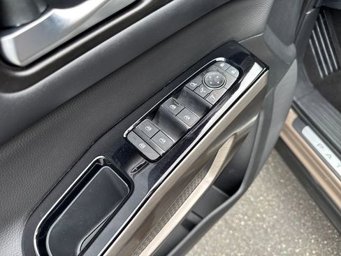 Used 2023 Nissan Pathfinder Platinum image 11