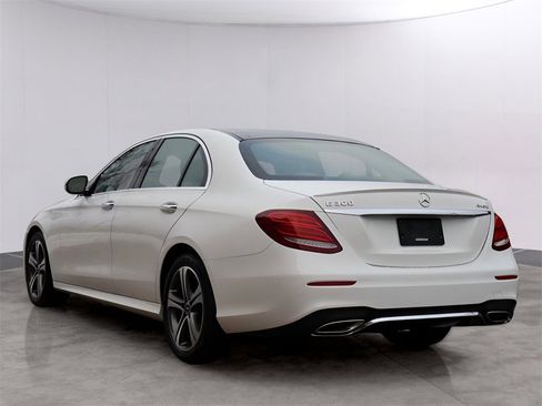 Used 2019 Mercedes-Benz E 300 4MATIC image 5