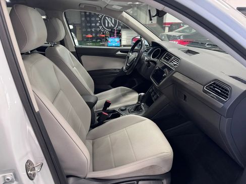 Used 2019 Volkswagen Tiguan SE w/ Panoramic Sunroof Package image 44