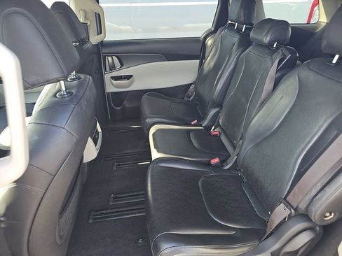 Used 2022 Kia Carnival LX FWD image 4