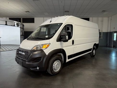 Used 2025 RAM ProMaster 2500 w/ Convenience Group image 4