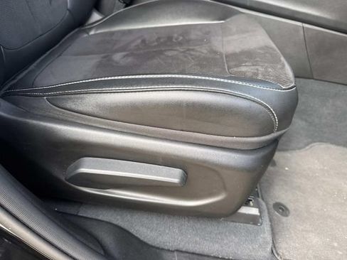 Used 2023 Jeep Grand Cherokee L Laredo RWD image 29
