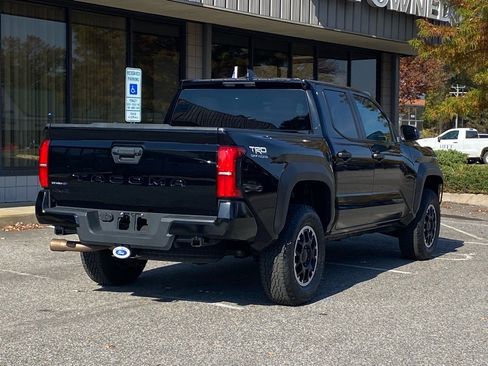 Used 2024 Toyota Tacoma TRD Off-Road image 4