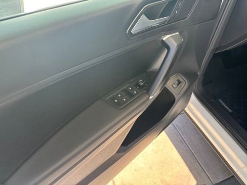 Used 2018 Volkswagen Tiguan SEL image 11