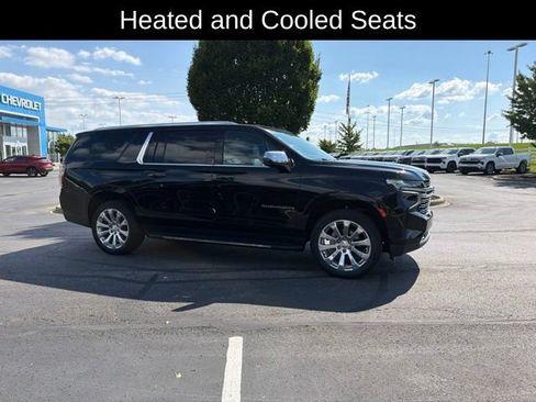 Used 2023 Chevrolet Suburban Premier AWD/4WD image 3