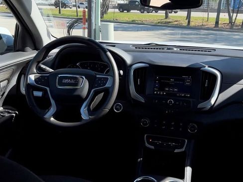 Used 2024 GMC Terrain SLE image 21