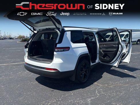 Used 2023 Jeep Grand Cherokee L Limited w/ Luxury Tech Group II image 17