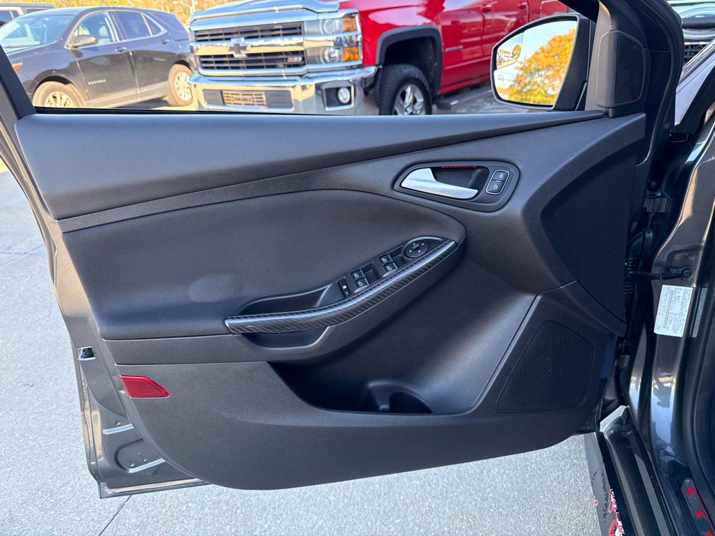 Used 2017 Ford Focus ST w/ Equipment Group 402A FWD image 24