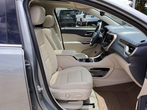 Used 2023 GMC Acadia Denali w/ Denali Ultimate Package FWD image 9