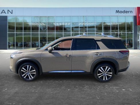 Used 2024 Nissan Pathfinder Platinum FWD image 7