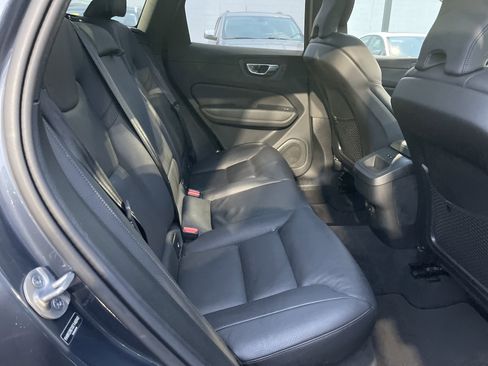 Used 2025 Volvo XC60 B5 Plus image 21