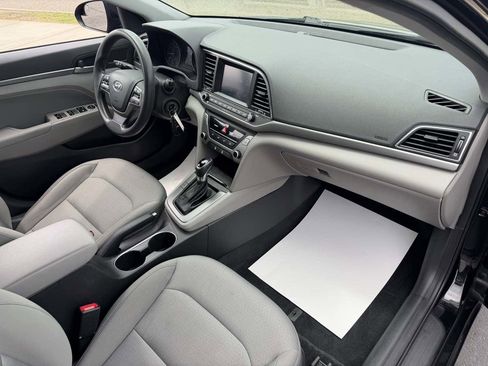 Used 2017 Hyundai Elantra SE FWD image 19