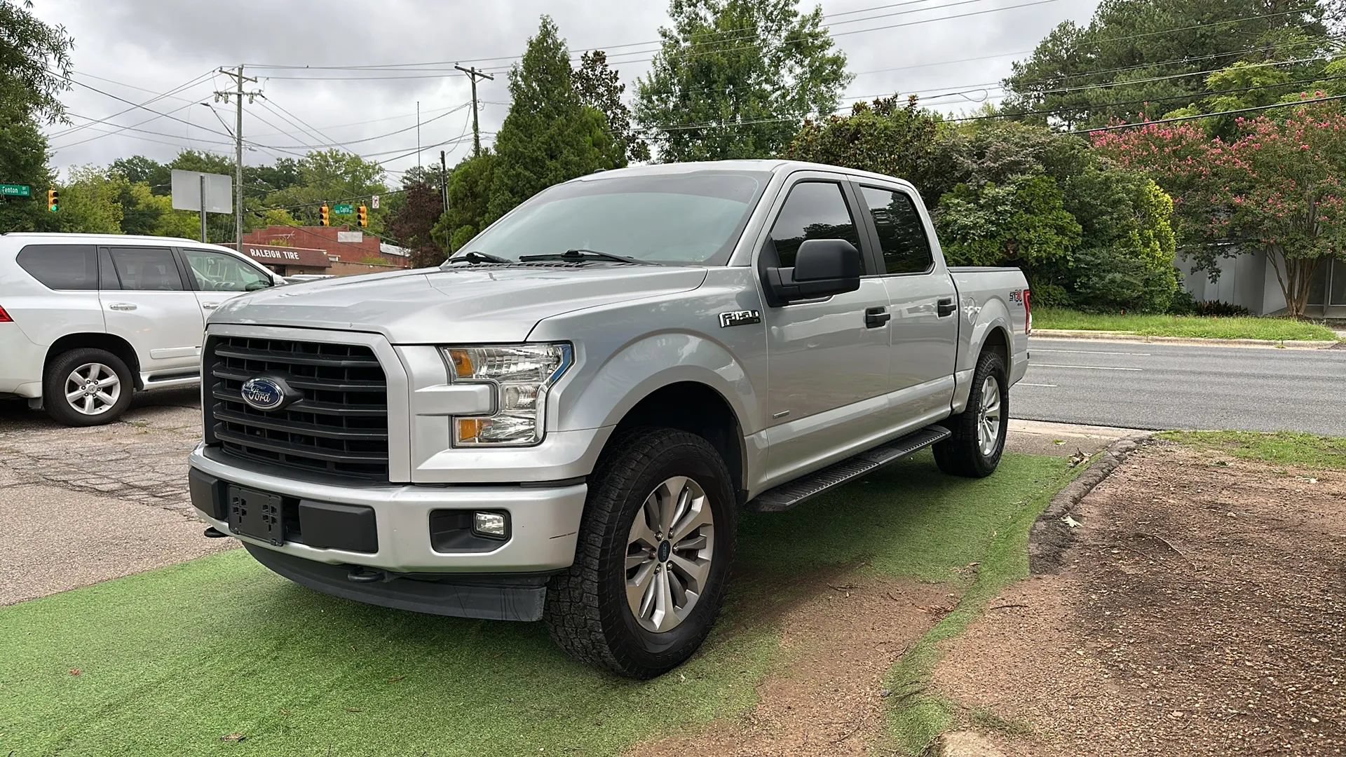 Used 2017 Ford F150 XL w/ Equipment Group 101A Mid AWD/4WD image 3