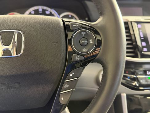 Used 2017 Honda Accord Touring image 36