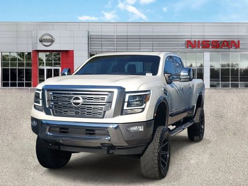 Used 2023 Nissan Titan Platinum Reserve w/ Moonroof Package image 9
