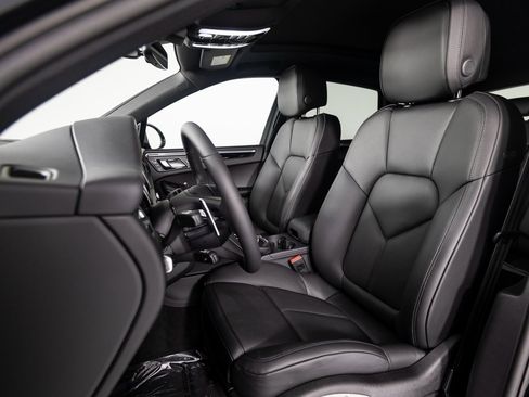 New 2026 Porsche Macan image 17