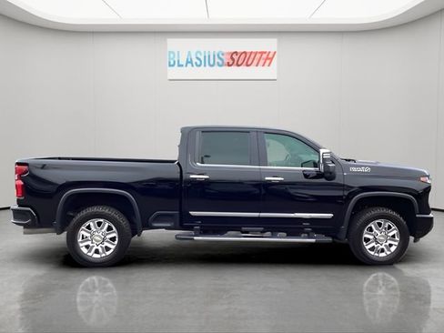Used 2024 Chevrolet Silverado 2500 High Country AWD/4WD image 2
