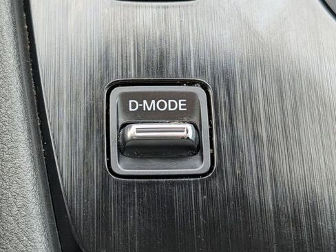 Used 2023 Nissan Rogue SV image 16