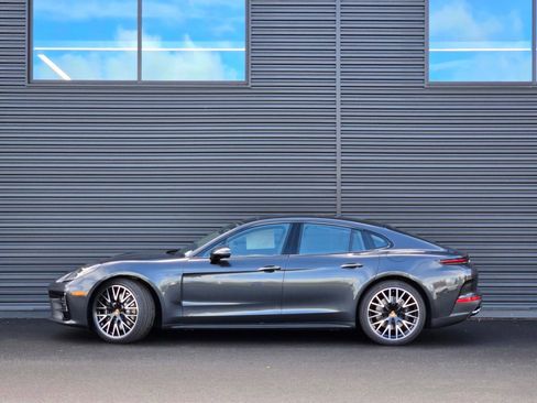 New 2026 Porsche Panamera 4 image 2