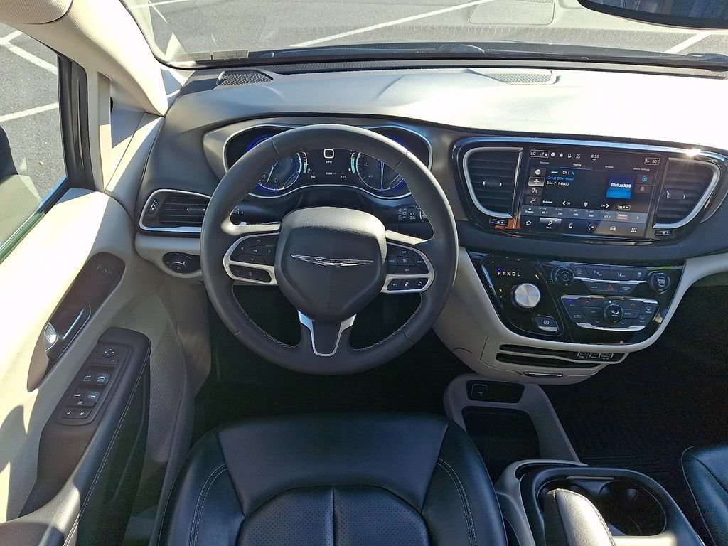 Used 2023 Chrysler Pacifica Touring-L FWD image 12