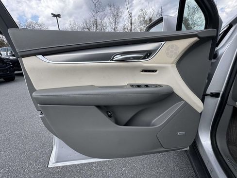 Used 2017 Cadillac XT5 Premium Luxury FWD image 29