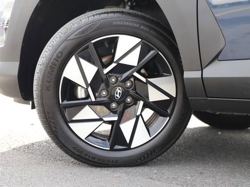 Used 2025 Hyundai Kona SEL image 2