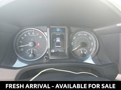 Used 2022 Toyota Tacoma TRD Sport w/ Technology Package AWD/4WD image 12