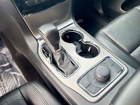 Used 2022 Jeep Grand Cherokee Limited image 17