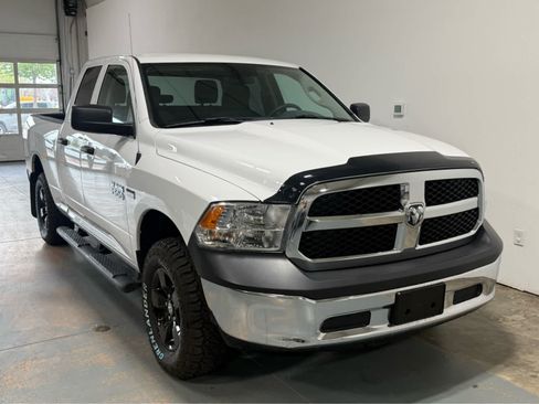 Used 2018 RAM 1500 ST w/ SXT Appearance Group AWD/4WD image 5